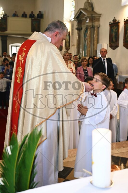 Prva Pričest Vrbnik 504 - FotoKurti