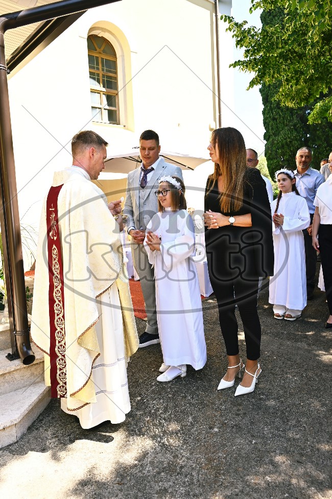 Prva Pričest Njivice 2025 334 - FotoKurti
