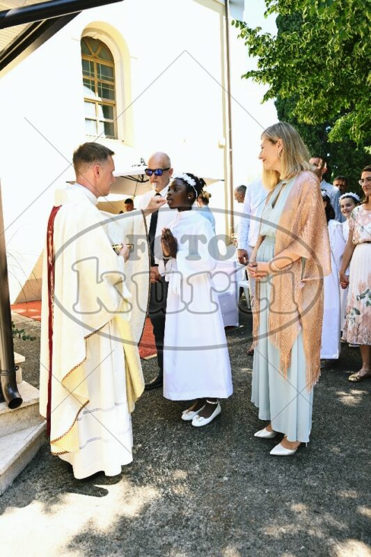 Prva Pričest Njivice 2025 349 - FotoKurti