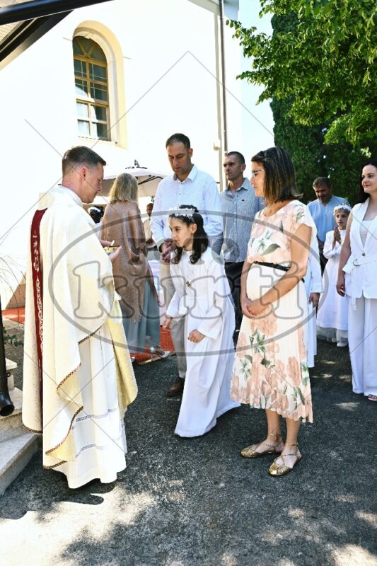 Prva Pričest Njivice 2025 351 - FotoKurti