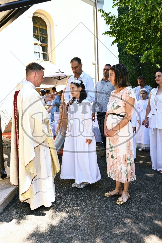 Prva Pričest Njivice 2025 352 - FotoKurti