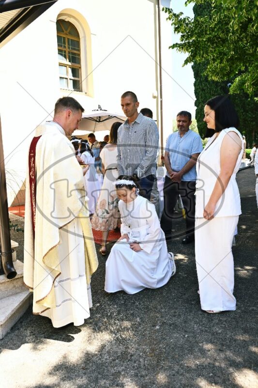 Prva Pričest Njivice 2025 355 - FotoKurti
