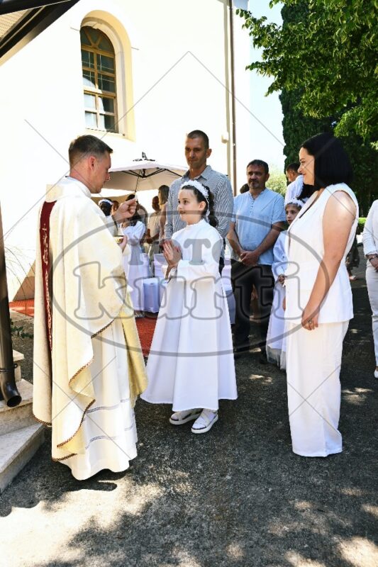 Prva Pričest Njivice 2025 357 - FotoKurti