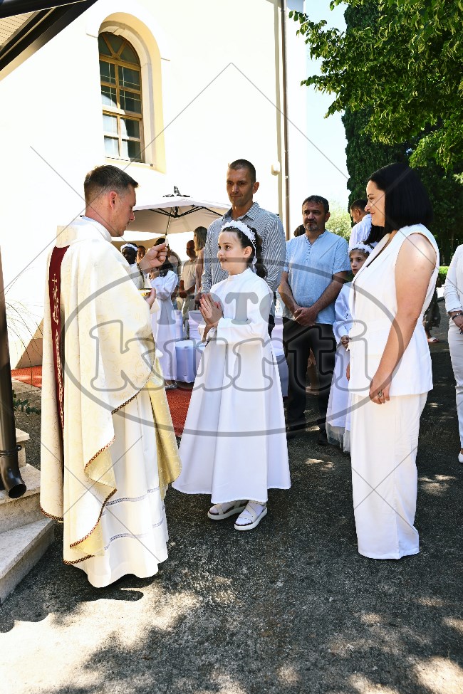 Prva Pričest Njivice 2025 357 - FotoKurti