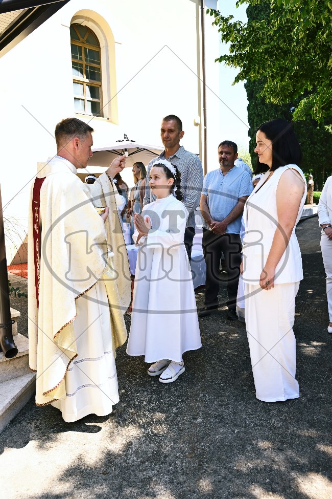 Prva Pričest Njivice 2025 358 - FotoKurti
