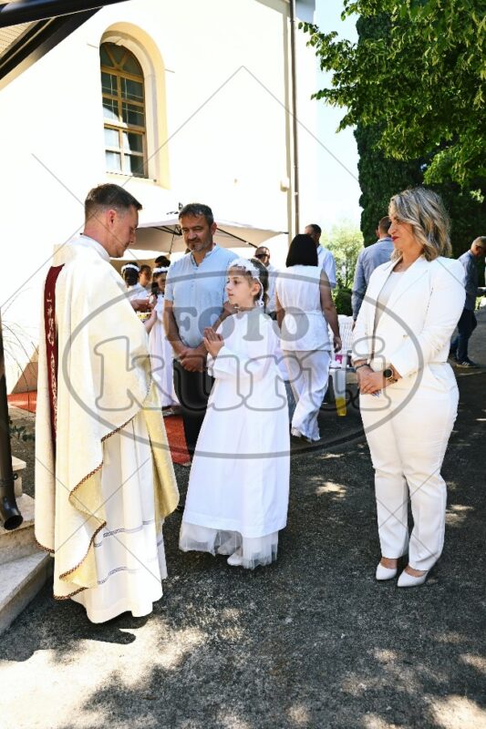 Prva Pričest Njivice 2025 361 - FotoKurti
