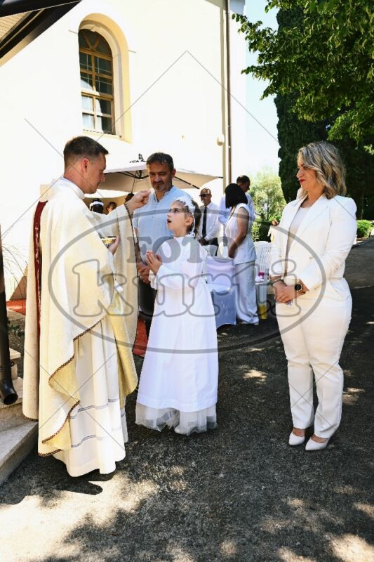 Prva Pričest Njivice 2025 363 - FotoKurti