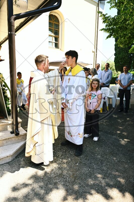 Prva Pričest Njivice 2025 366 - FotoKurti