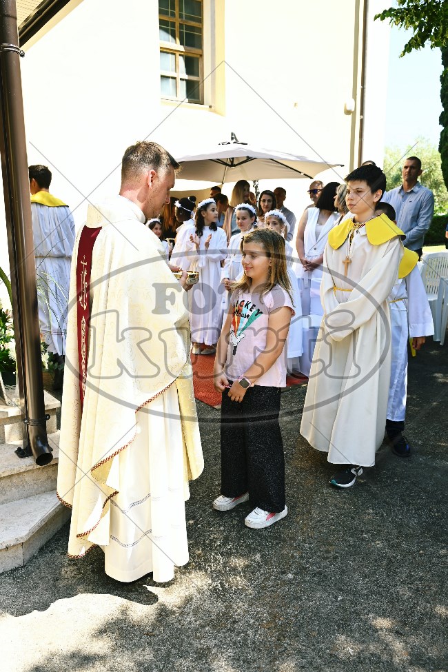 Prva Pričest Njivice 2025 367 - FotoKurti