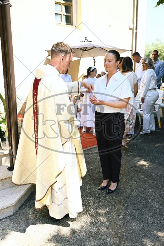 Prva Pričest Njivice 2025 375 - FotoKurti