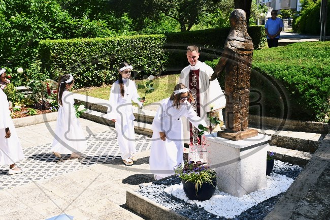 Prva Pričest Njivice 2025 493 - FotoKurti