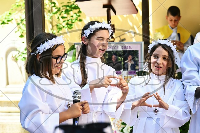 Prva Pričest Njivice 2025 517 - FotoKurti