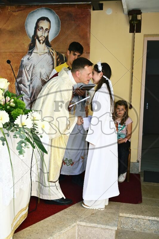 Prva Pričest Njivice 2025 538 - FotoKurti