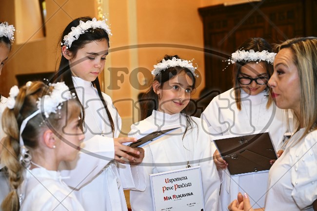 Prva Pričest Njivice 2025 569 - FotoKurti