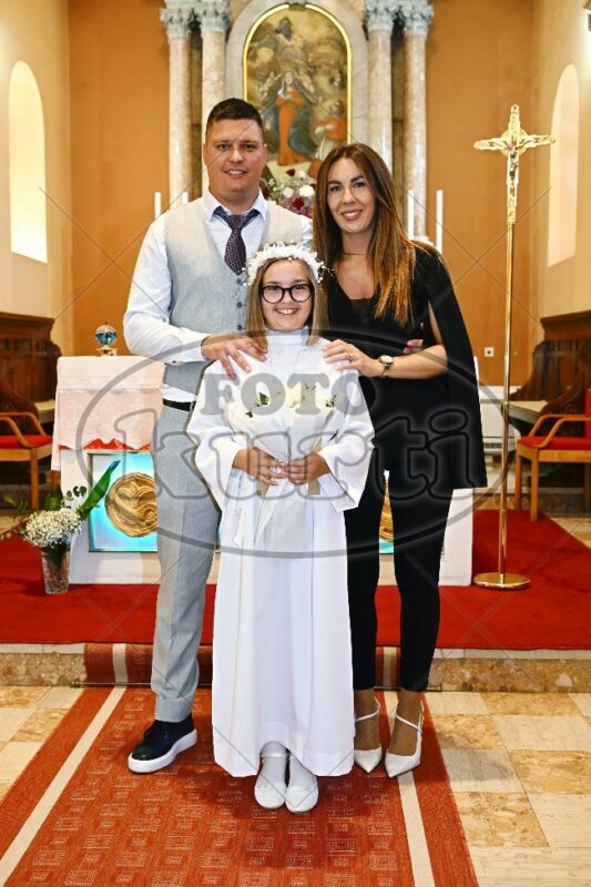 Prva Pričest Njivice 2025 605 - FotoKurti