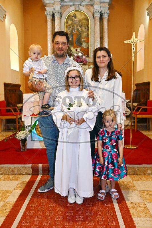 Prva Pričest Njivice 2025 609 - FotoKurti
