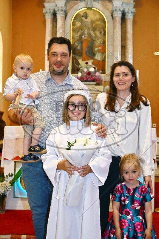 Prva Pričest Njivice 2025 611 - FotoKurti