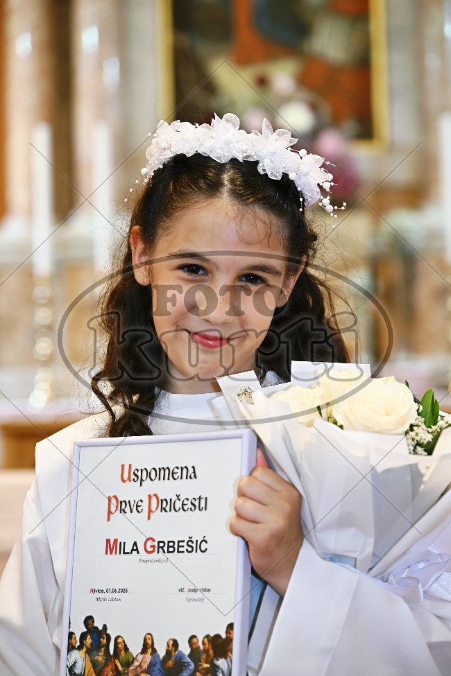 Prva Pričest Njivice 2025 619 - FotoKurti