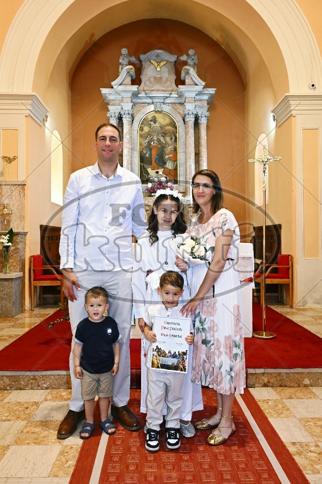 Prva Pričest Njivice 2025 621 - FotoKurti