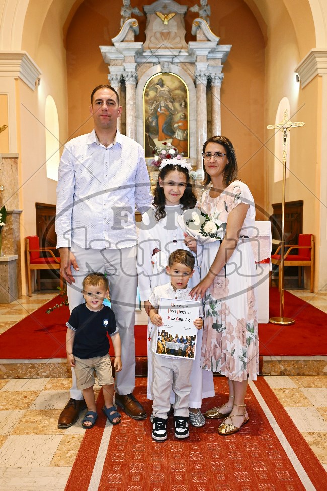 Prva Pričest Njivice 2025 622 - FotoKurti