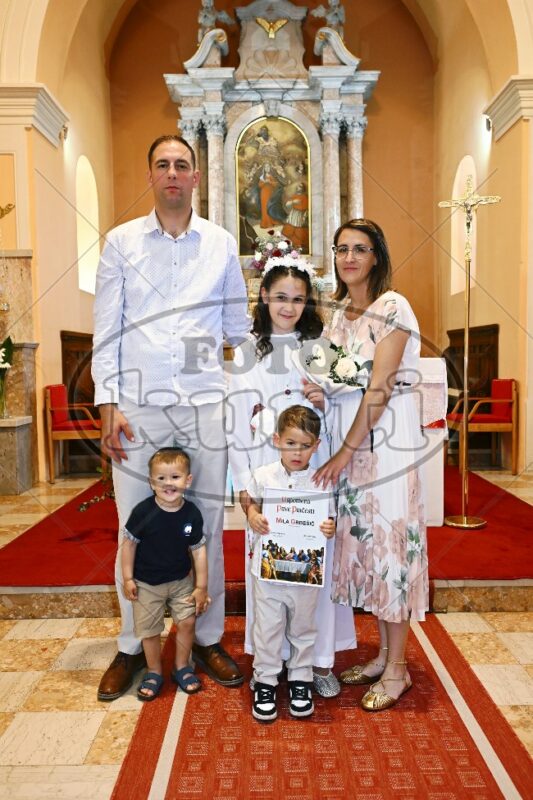 Prva Pričest Njivice 2025 623 - FotoKurti