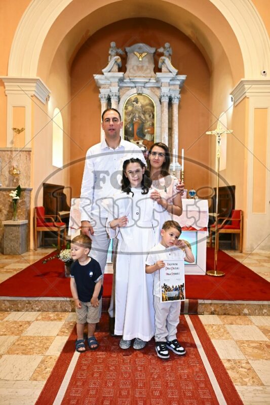 Prva Pričest Njivice 2025 624 - FotoKurti
