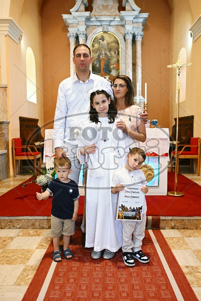 Prva Pričest Njivice 2025 626 - FotoKurti