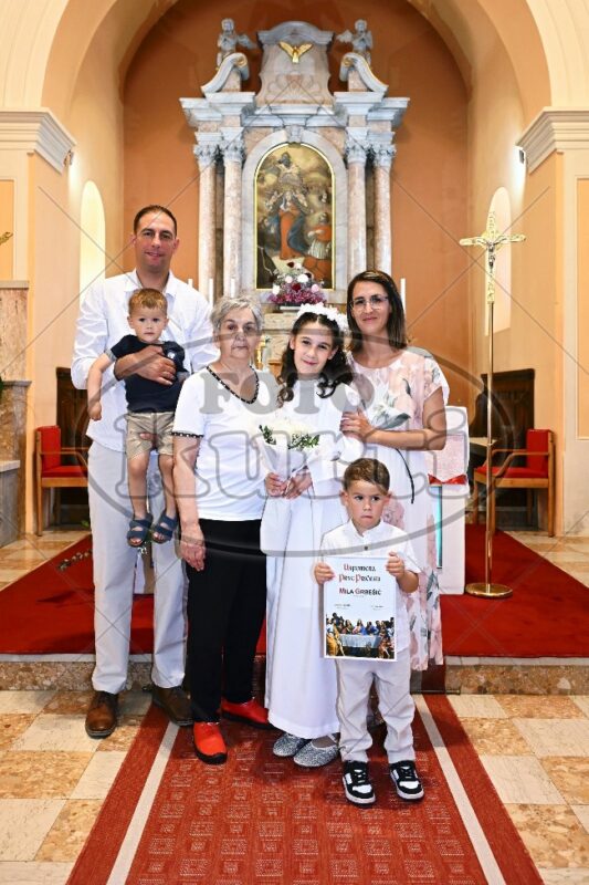 Prva Pričest Njivice 2025 627 - FotoKurti