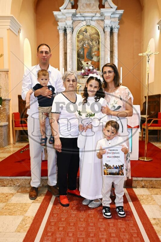 Prva Pričest Njivice 2025 628 - FotoKurti