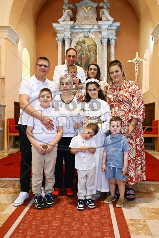 Prva Pričest Njivice 2025 630 - FotoKurti