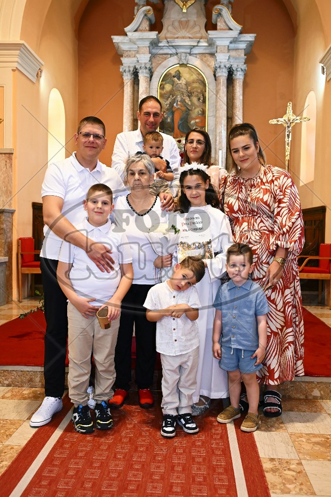 Prva Pričest Njivice 2025 631 - FotoKurti