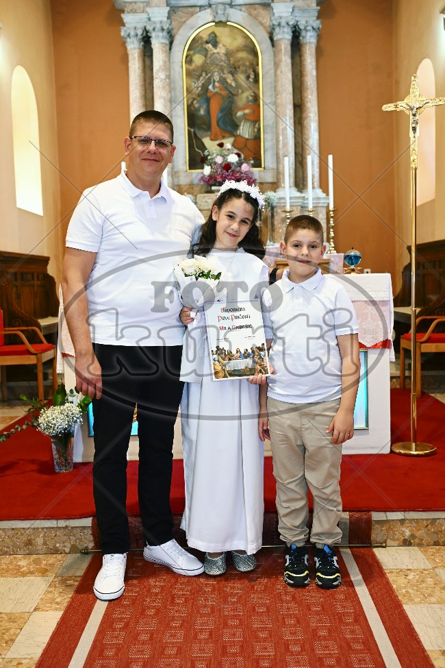Prva Pričest Njivice 2025 633 - FotoKurti