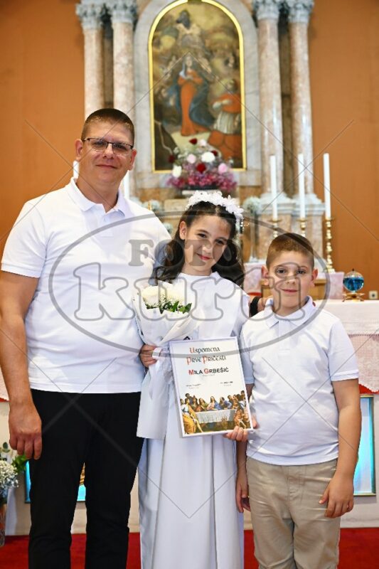 Prva Pričest Njivice 2025 634 - FotoKurti
