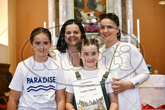 Prva Pričest Njivice 2025 670 - FotoKurti