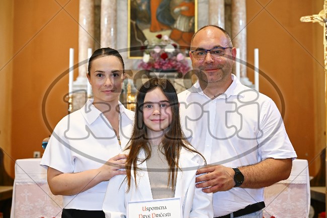 Prva Pričest Njivice 2025 677 - FotoKurti