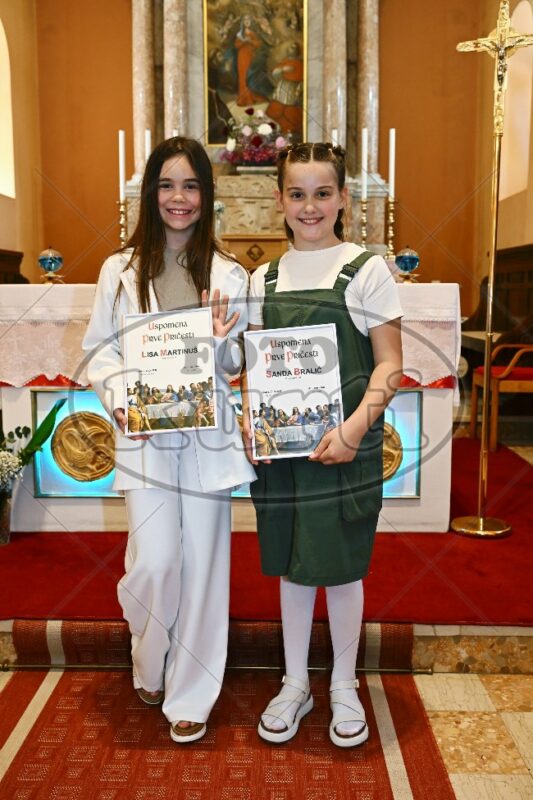 Prva Pričest Njivice 2025 687 - FotoKurti