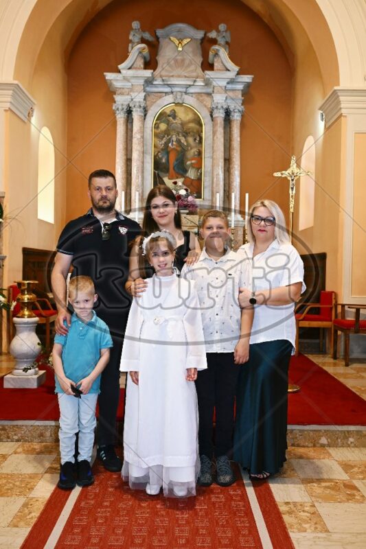 Prva Pričest Njivice 2025 723 - FotoKurti